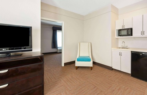 Winnie Hotel | La Quinta Inn & Suites by Wyndham Winnie