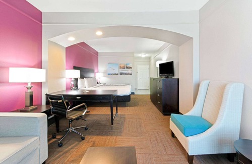 Winnie Hotel | La Quinta Inn & Suites by Wyndham Winnie
