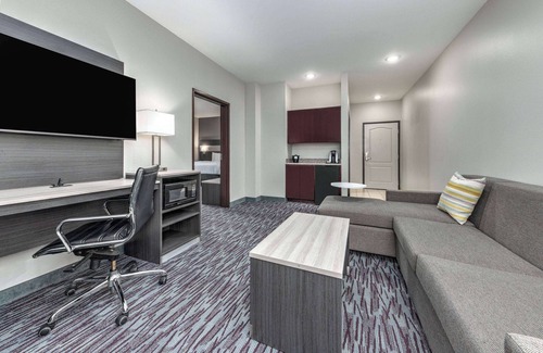 Allen Hotel | La Quinta Inn & Suites by Wyndham Allen at The Village