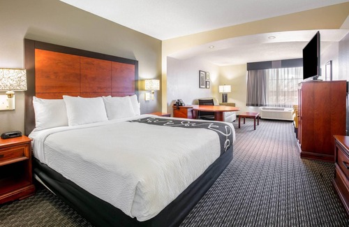 Irving Hotel | La Quinta Inn & Suites by Wyndham DFW Airport South/Irving