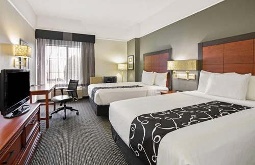 Irving Hotel | La Quinta Inn & Suites by Wyndham DFW Airport South/Irving