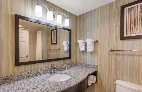 Tulsa Hotel | La Quinta Inn & Suites by Wyndham Tulsa Midtown