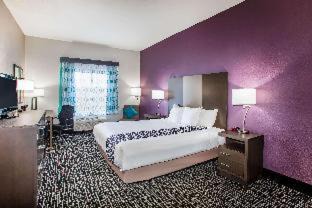 Mitchell Hotel | La Quinta Inn & Suits by Wyndham Pontoon Beach IL