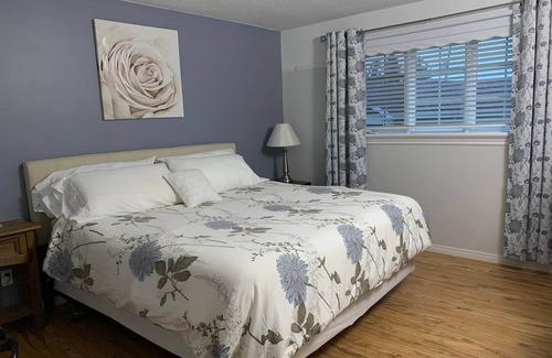 Cochrane House | La Résidence - 4BD 2BA Exec Home, Heated Garage