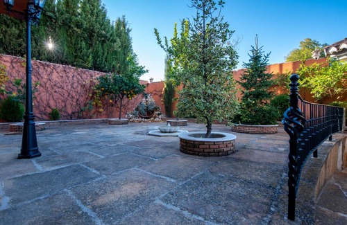 Barrio de la Vega House | La Rayuela