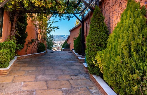 Barrio de la Vega House | La Rayuela