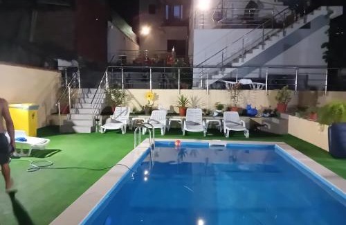 Dubova House | La Roby si Niko