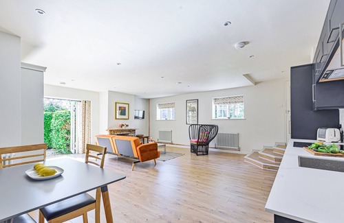 Gillingham Apartment | La Rose is the perfect romantic couple's retreat.