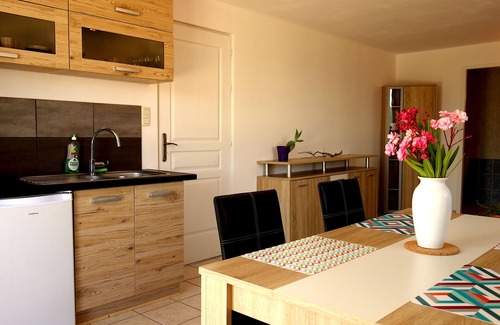 Liausson Apartment | La Rosepierre, studio with a breathtaking view of the red-blue-green Salagou mountains