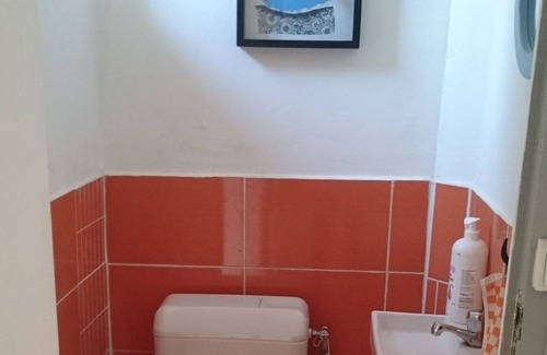 Vaulx En Velin Village House | La Roue Avant offers accommodation in a 95 m2 house