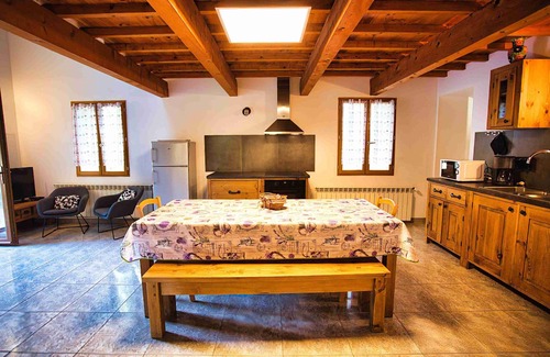 Saint-Jean-de-Bueges Apartment | La Séranne, apartment for 7 people, independent entrance.nGarden, barbecue, pool