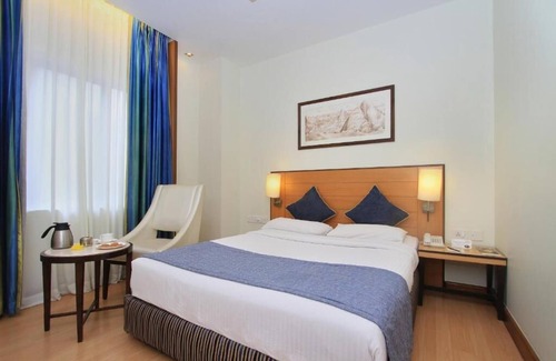 5th Block Hotel | LA SARA GRAND