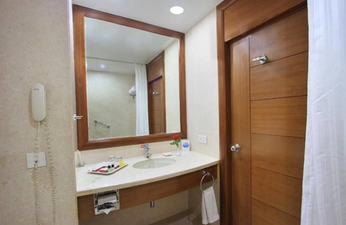 5th Block Hotel | LA SARA GRAND