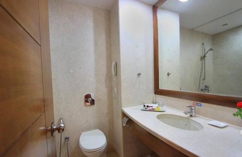 5th Block Hotel | LA SARA GRAND
