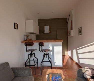 Saint-Aubin-Epinay Apartment | La sellerie - small barn