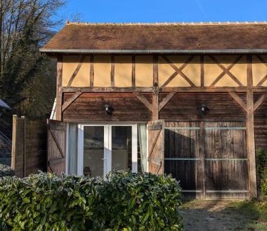 Saint-Aubin-Epinay Apartment | La sellerie - small barn