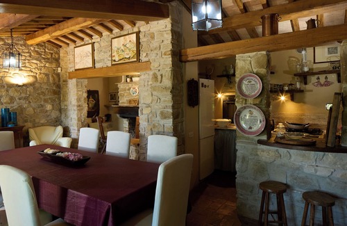 Mora House | La Sentinella. Chalet on the hills of Assisi with swimming pool and nature park