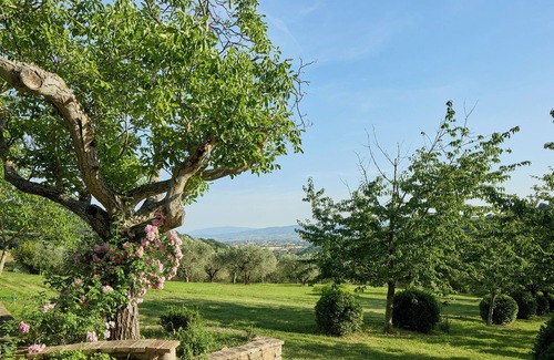 Mora House | La Sentinella. Chalet on the hills of Assisi with swimming pool and nature park