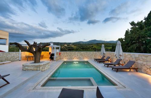 Xiro Chorio Villa | La Serena Residence & Farm with Heated Pool