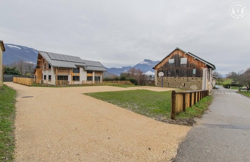 Villard-d'Hery House | LA Source - Villard D'hery