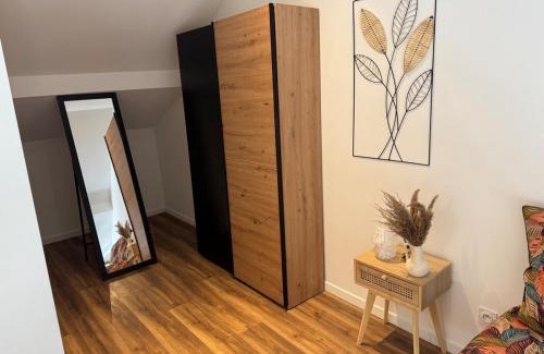 Roubaix Apartment | La suite dorée