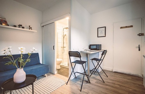 Centre Erlon Apartment | La Suite - Peaceful and close to the station