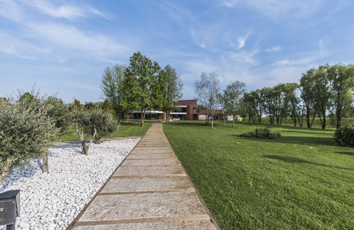 Roncade Villa | La Tenuta - Four Bedroom Villa, Sleeps 8
