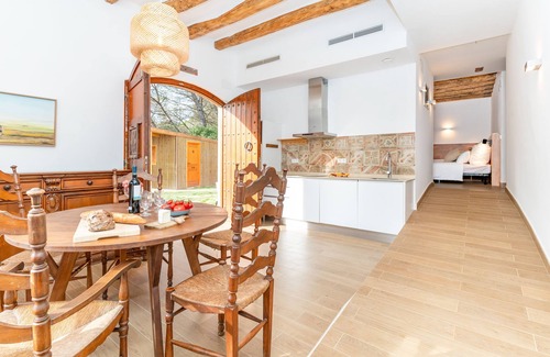 Can Ginebre Apartment | La Terraza - Spacious apartment in Masia
