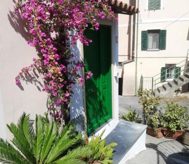 Torrazza Apartment | La Torretta di Piero con terrazzi e parcheggio privato Citra zero zero ottanta 31LST0282