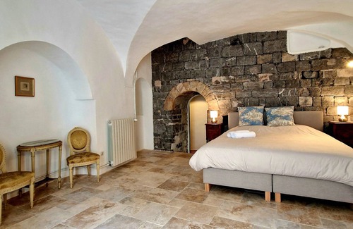 Anduze Bed & Breakfast | La tour de Pezene
