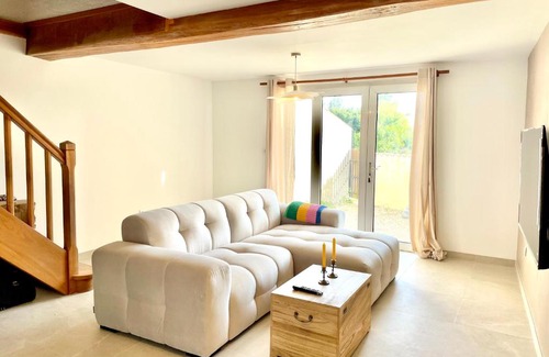 Saint-Jean-d'Angely House | La Touzetterie
