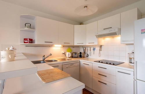 La Trinite-sur-Mer Apartment | La Trinité-sur-Mer: 3-Room Apt, Sleeps 6, Wifi, Parking