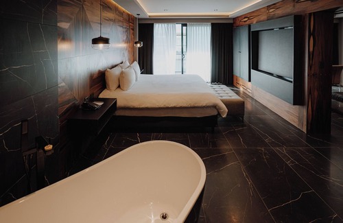 Rio Cuarto Hotel | La Urumpta Hotel, AKEN MIND