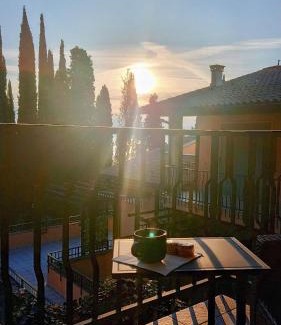 Gardone Riviera Apartment | La Verbena a fianco del Vittoriale, vista piscina, 10 minuti a piedi dal lungo lago