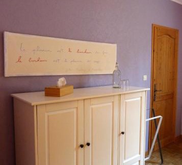 Saint-Martin-des-Combes Bed & Breakfast | La Vergne