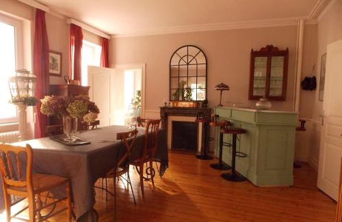 Montaudin House | LA VIE DE CHATEAU EN TOUTE AMITIE ET SIMPLICITE