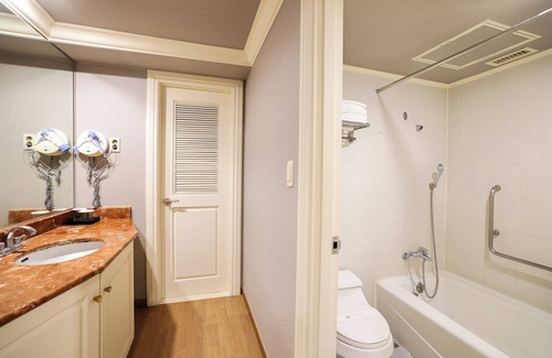 Suwon Hotel | La Vie Dor Hotel and Resort, Trademark Collection by Wyndham