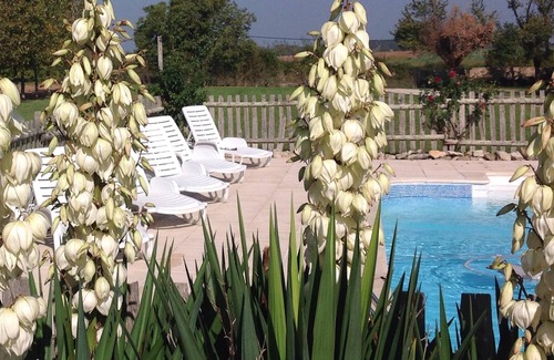 Hanc House | La Vigne- Beautiful 2 bed converted barn with shared solar heated Swimming Pool.