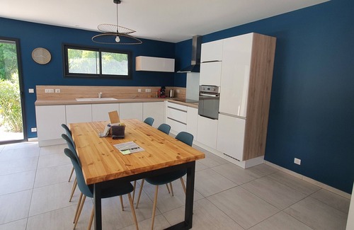 Saint-Julien-de-Peyrolas Villa | La Villa Beau Soleil