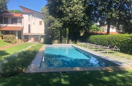 Marina di Pietrasanta House | La Villa al 6