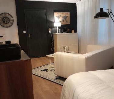 Chatelaudren Apartment | La Villa Audren Love Room Jacuzzi