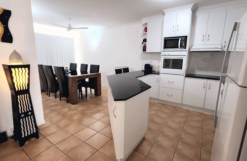 Cannonvale Resort | La Villa Beach Rd Pets under 10kg 3 nts min call before booking O466573617