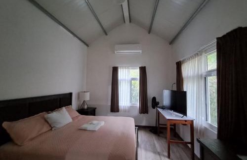 San Agustin Lanquin Apartment | La Villa Suites Monja