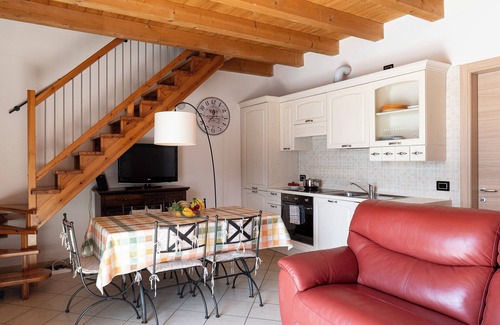 Parzanica Apartment | La Villetta - Perfect holiday home with garden, lake view and pool