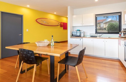 Boomerang Beach House | Laaqua - Pacific Palms Holidays