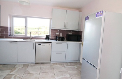 Kilrush Cottage | LABASHEEDA, pet friendly, with open fire in Labasheeda, County Clare