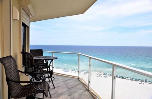 Coffeyville Condo | Labor Day Discount! Penthouse, Pool & Hot Tub, Fabulous View & decor