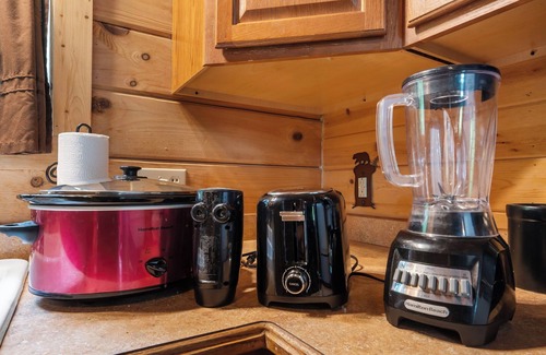 Branson Cedars Cabin | Labor Day Open, Secluded, HotTub, Jet bathtubs, Woods, Near Big Cedar & Shows-Firepit -CarCharger
