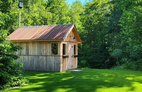 Lac-Brome House | Lac Brome Double Room Suite with Lakeview Living Room (CITQ # 133781)