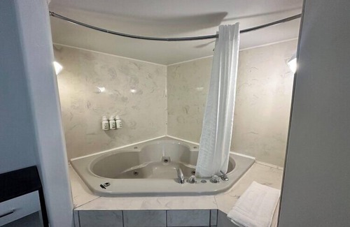 Lac du Bonnet Hotel | Lac House Inn